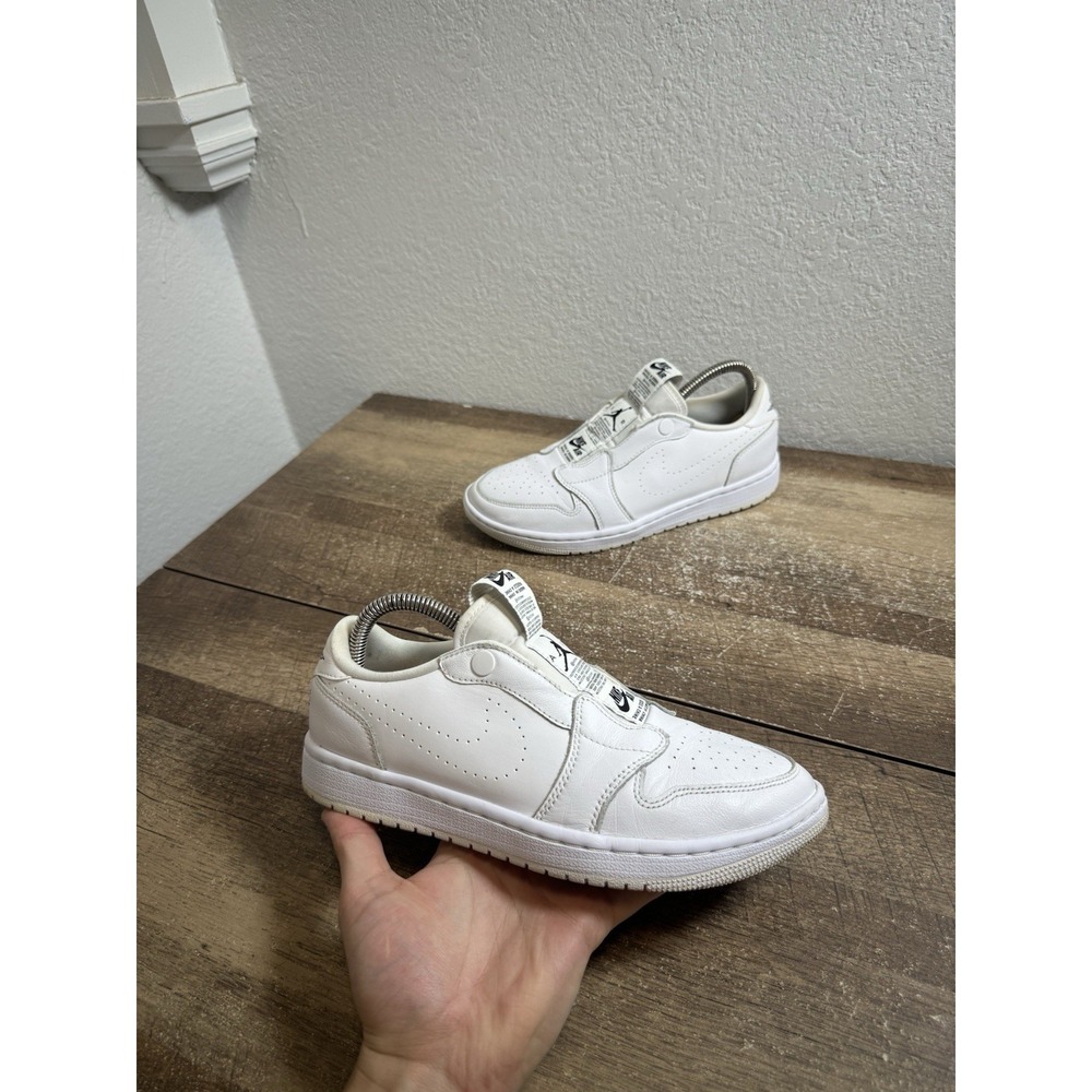 Air Jordan 1 Retro Low Slip‎ on Women's Size 7.5 Triple White Shoes AV3918 100